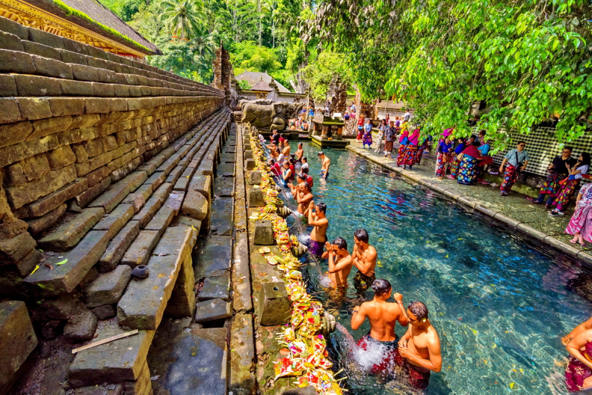 Upacara Keagamaan di Bali: Pemeliharaan Tradisi Spiritual